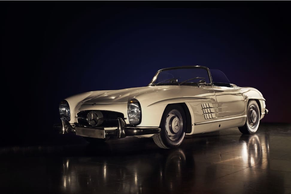 a retro Mercedes-Benz 300SL Gullwing