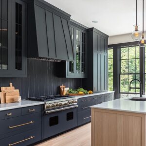 Why Black Farmhouse Kitchens Work So Well: A Deep Look at Materials, Layout, and Style