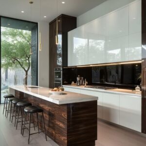 Cómo y Por Qué los Salpicaderos Oscuros Realzan los Muebles Blancos en la Cocina