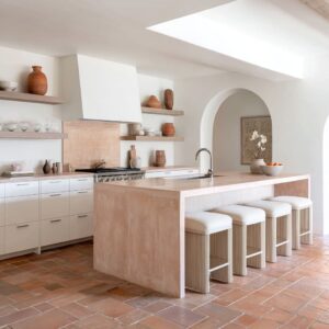 White and Terracotta Kitchen Design Ideas: Clay, Light, and Pale Surfaces